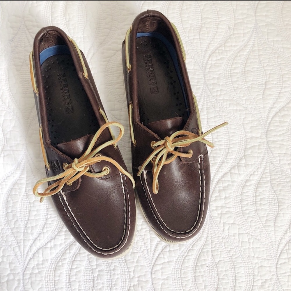 Speery boat shoes